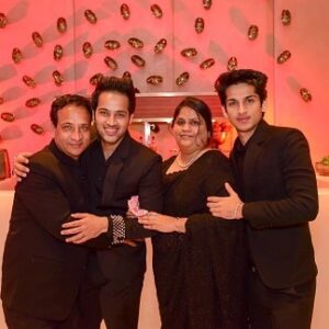 Raj Shamani Family